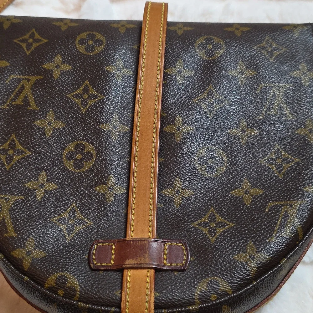 Authentic LOUIS VUITTON Chantilly MM Crossbody